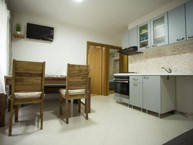  Für 4 Personen: Hübsches Apartment / Ferienwohnung in der Region Šibenik-Knin