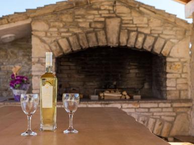 Gemütliches Ferienhaus : Region Valbandon für 90 Personen