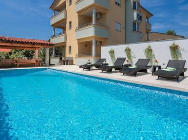 Gemütliches Ferienhaus : Region Valbandon für 4 Personen