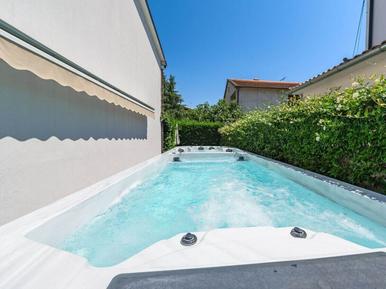 Gemütliches Ferienhaus : Region Porec für 10 Personen