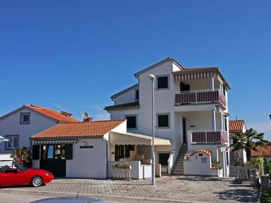 Gemütliches Ferienhaus : Region Porec für 8 Personen