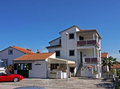 Gemütliches Ferienhaus : Region Porec für 8 Personen