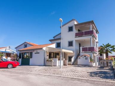 Gemütliches Ferienhaus : Region Porec für 4 Personen