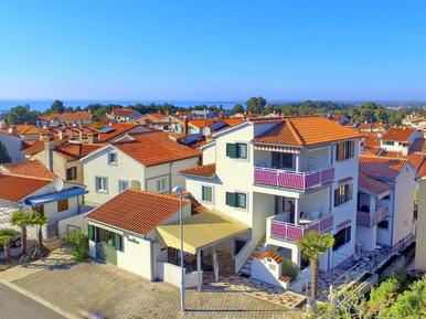 Gemütliches Ferienhaus : Region Porec für 5 Personen