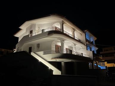Gemütliches Ferienhaus : Region La Caletta für 4 Personen