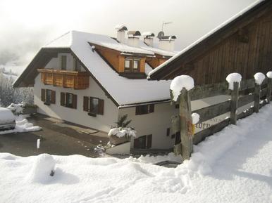 Gemütliches Ferienhaus : Region Dolomiten für 10 Personen