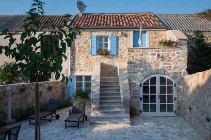 Gemütliches Ferienhaus : Region Vir für 5 Personen