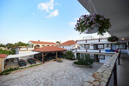 Room : Region Vir für 3 Personen