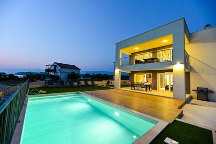 Gemütliches Ferienhaus : Region Ljubaq (Zadar) für 10 Personen