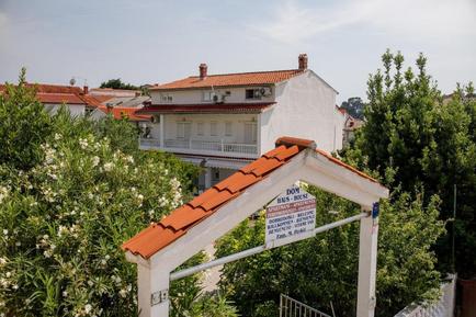 Gemütliches Ferienhaus : Region Rab für 9 Personen