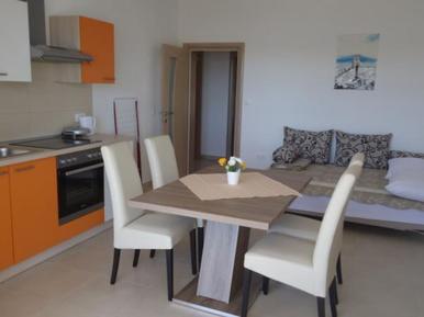  Für 4 Personen: Hübsches Apartment / Ferienwohnung in der Region Šibenik-Knin