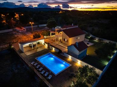 Gemütliches Ferienhaus : Region Skradin für 7 Personen