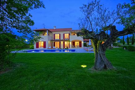 Gemütliches Ferienhaus : Region Butkovici für 10 Personen