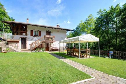 Gemütliches Ferienhaus : Region Gardasee für 12 Personen