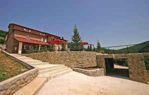 Gemütliches Ferienhaus : Region Crni Kal für 12 Personen