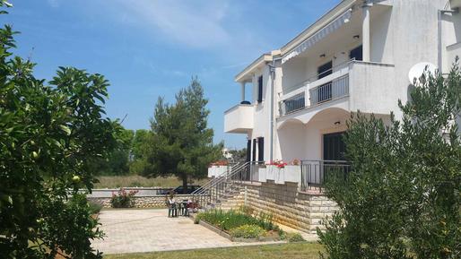  Für 4 Personen: Hübsches Apartment / Ferienwohnung in der Region Privlaka