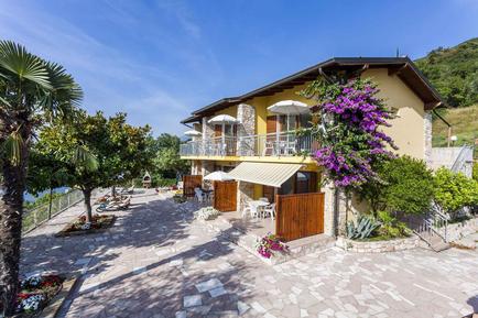  Für 4 Personen: Hübsches Apartment / Ferienwohnung in der Region Castelletto di Brenzone