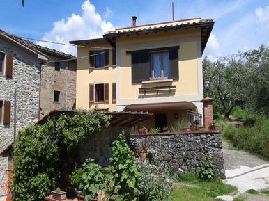 Gemütliches Ferienhaus : Region Marliana für 6 Personen