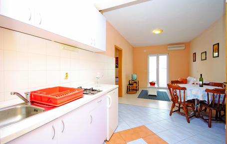  Für 4 Personen: Hübsches Apartment / Ferienwohnung in der Region Makarska