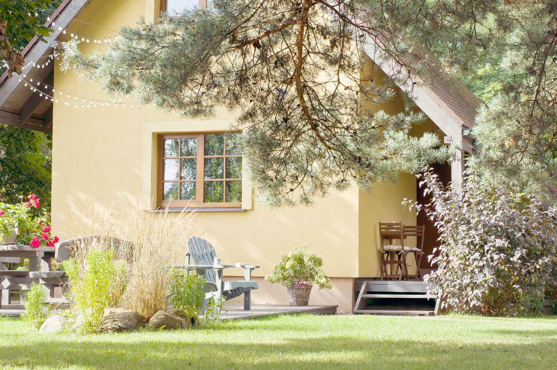 Ferienhaus mit rustikalem Charme und Garten auf abgeschlossenem Grundstück