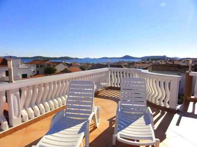  Für 4 Personen: Hübsches Apartment / Ferienwohnung in der Region Šibenik-Knin
