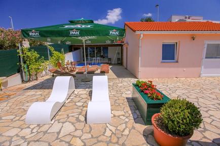  Für 4 Personen: Hübsches Apartment / Ferienwohnung in der Region Dalmatien